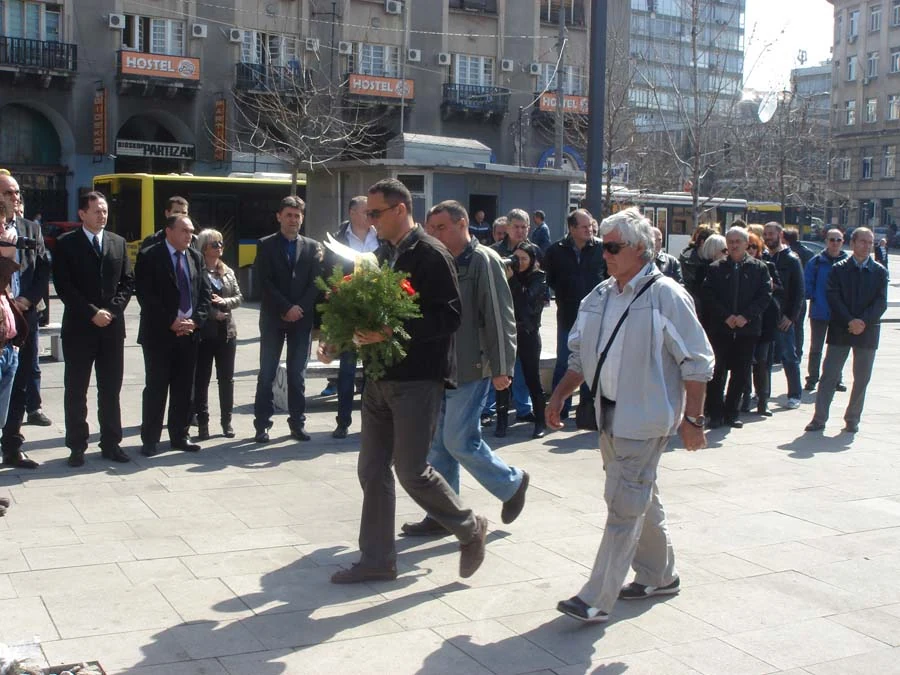 Положени венци и цвеће — фотографија 12
