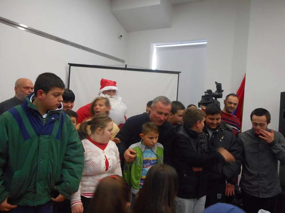 ПОДЕЛА НОВОГОДИШЊИХ ПАКЕТИЋА У ПОЖЕГИ — фотографија 27