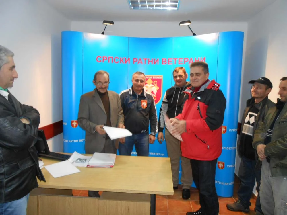 Свечано су уручена уверења и сертификати — фотографија 4