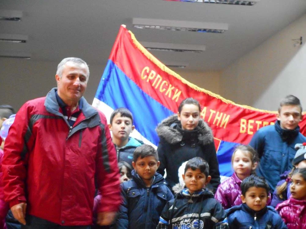 ПОДЕЛА ПАКЕТИЋА ДЕЦИ ВЕТЕРАНА У ВЕЛИКОМ ПОПОВИЋУ — фотографија 14