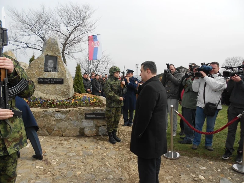 Положени венци на споменик палим борцима на Стражевици — фотографија 4