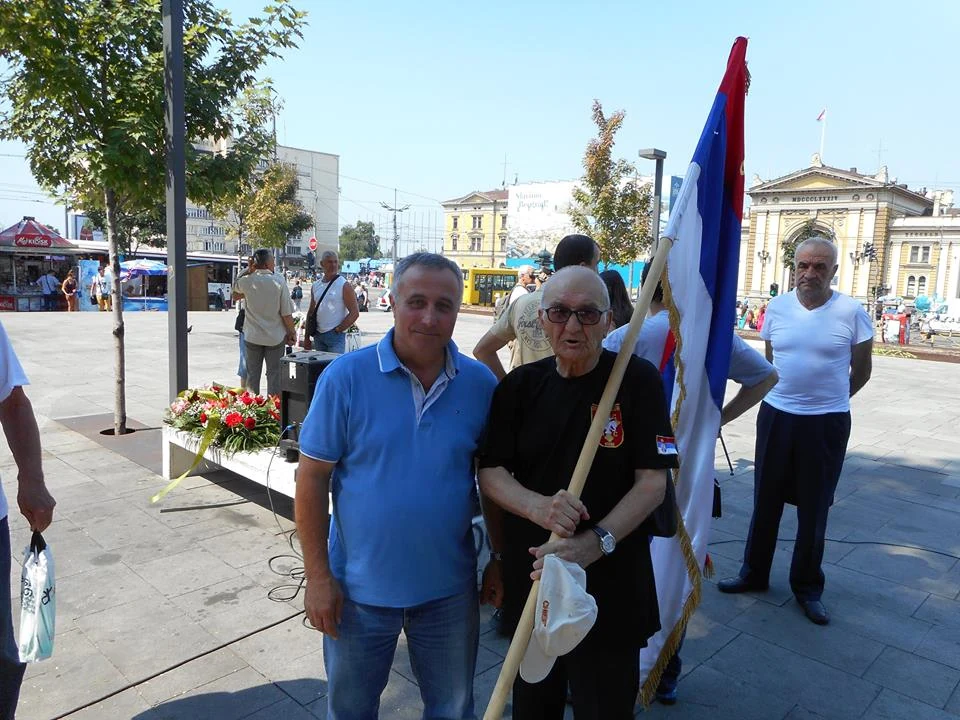 ДА СЕ НЕ ЗАБОРАВИ — фотографија 18