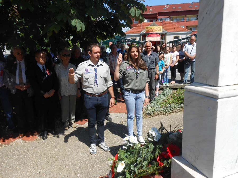 Положили смо венац на споменик палим борцима НОР-а у Кошутњаку — фотографија 9