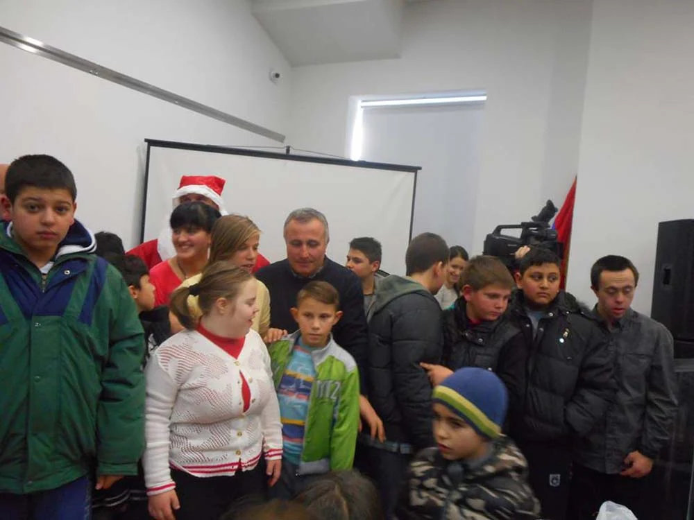 ПОДЕЛА НОВОГОДИШЊИХ ПАКЕТИЋА У ПОЖЕГИ — фотографија 36