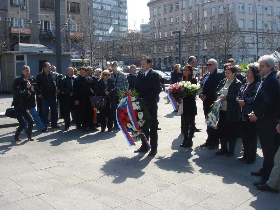 Положени венци и цвеће — фотографија 3
