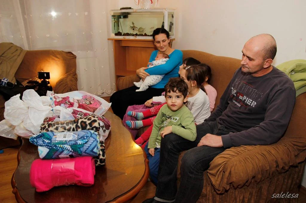 ПОСЕТА МНОГОЧЛАНОЈ ПОРОДИЦИ НЕШИЋ У СЕЛУ РАТАРИ КОД ОБРЕНОВЦА — фотографија 3