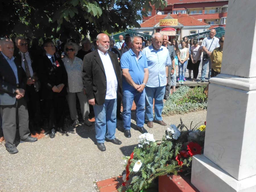 Положили смо венац на споменик палим борцима НОР-а у Кошутњаку — фотографија 7