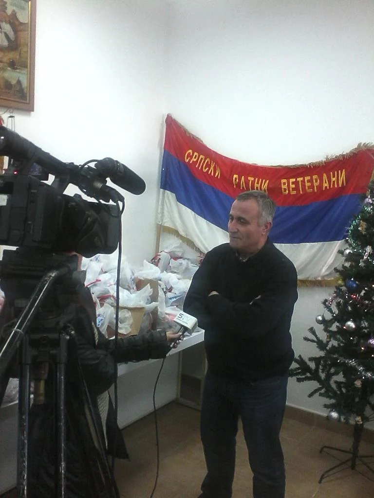ПОДЕЛА НОВОГОДИШЊИХ ПАКЕТИЋА У СРЕМСКОЈ МИТРОВИЦИ — фотографија 2