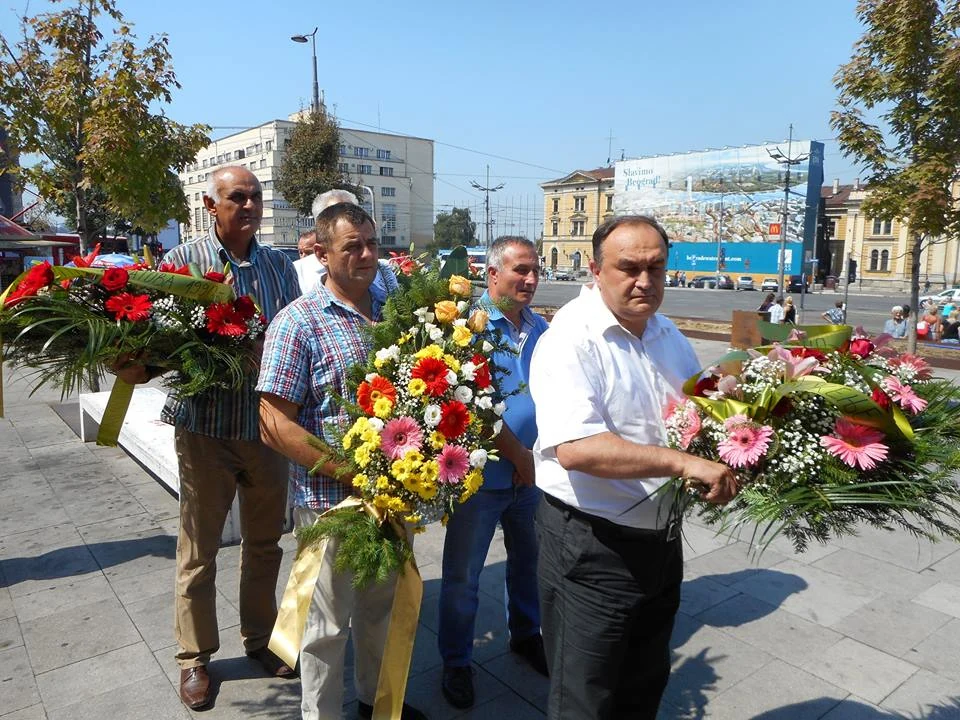 ДА СЕ НЕ ЗАБОРАВИ — фотографија 25