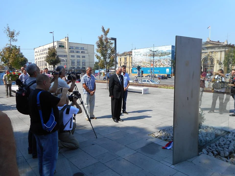 ДА СЕ НЕ ЗАБОРАВИ — фотографија 6