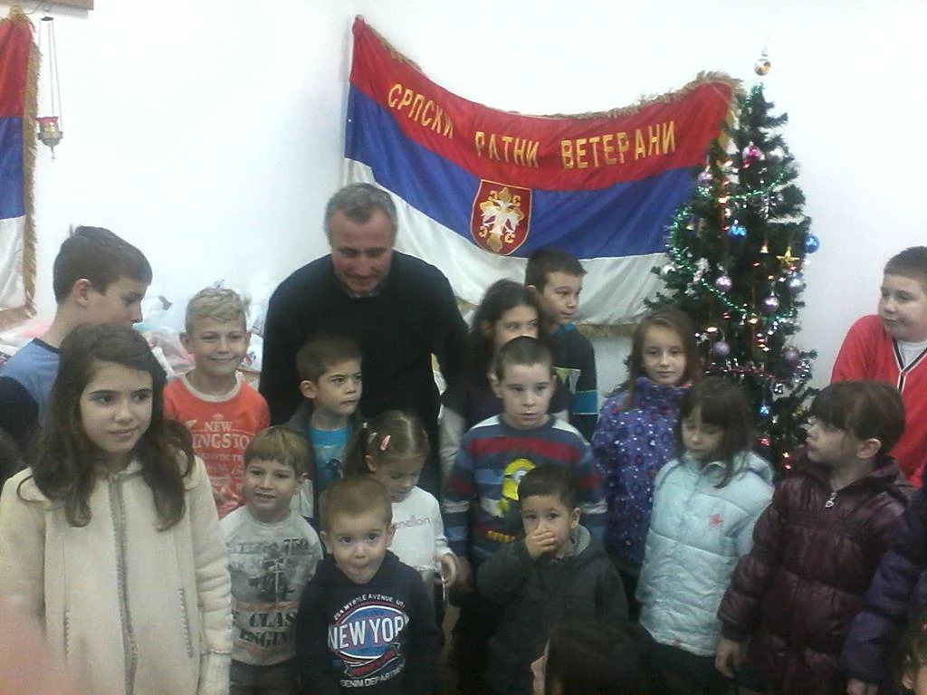 ПОДЕЛА НОВОГОДИШЊИХ ПАКЕТИЋА У СРЕМСКОЈ МИТРОВИЦИ — фотографија 15