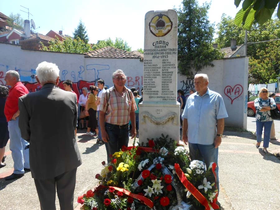 Положили смо венац на споменик палим борцима НОР-а у Кошутњаку — фотографија 11