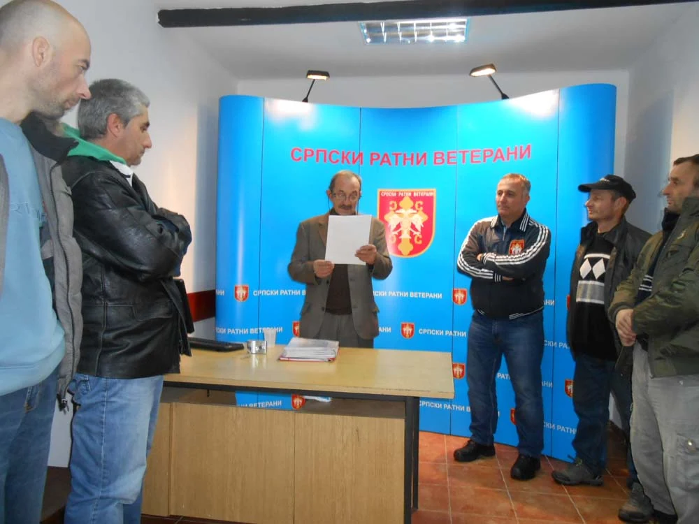 Свечано су уручена уверења и сертификати — фотографија 1