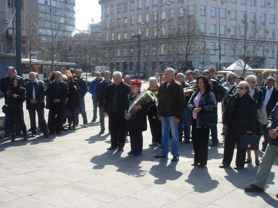 Положени венци и цвеће — фотографија 10