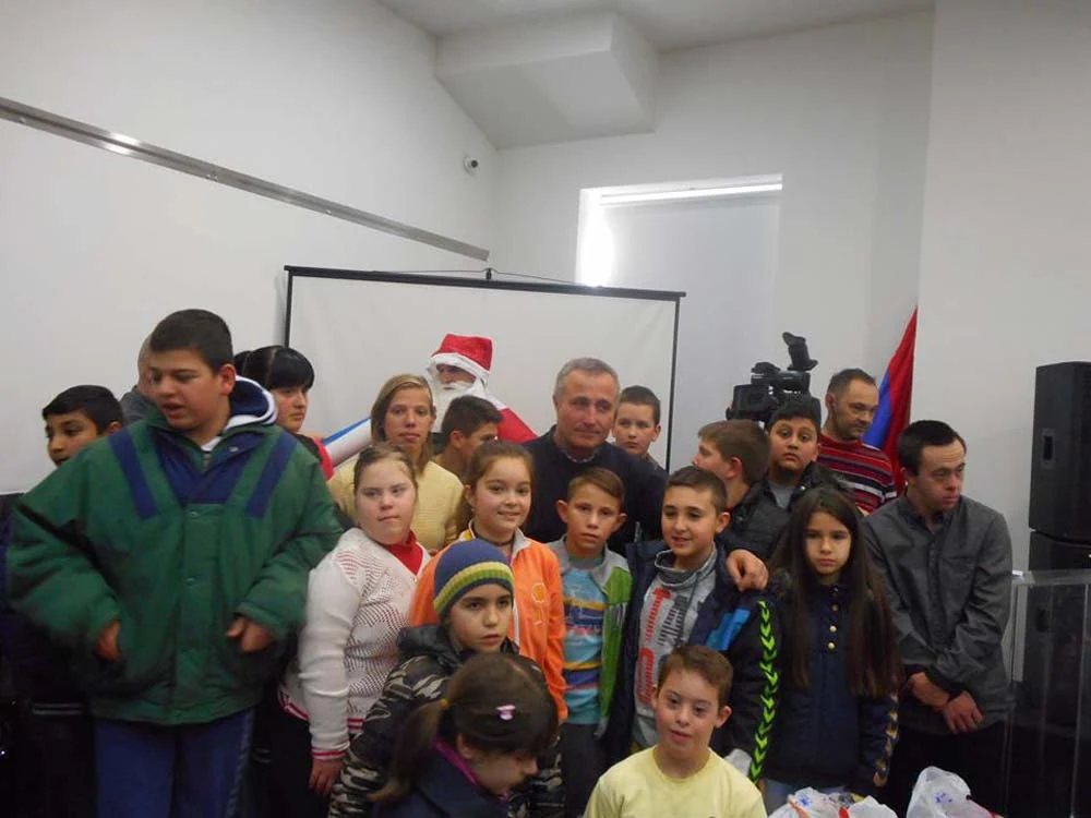 ПОДЕЛА НОВОГОДИШЊИХ ПАКЕТИЋА У ПОЖЕГИ — фотографија 25