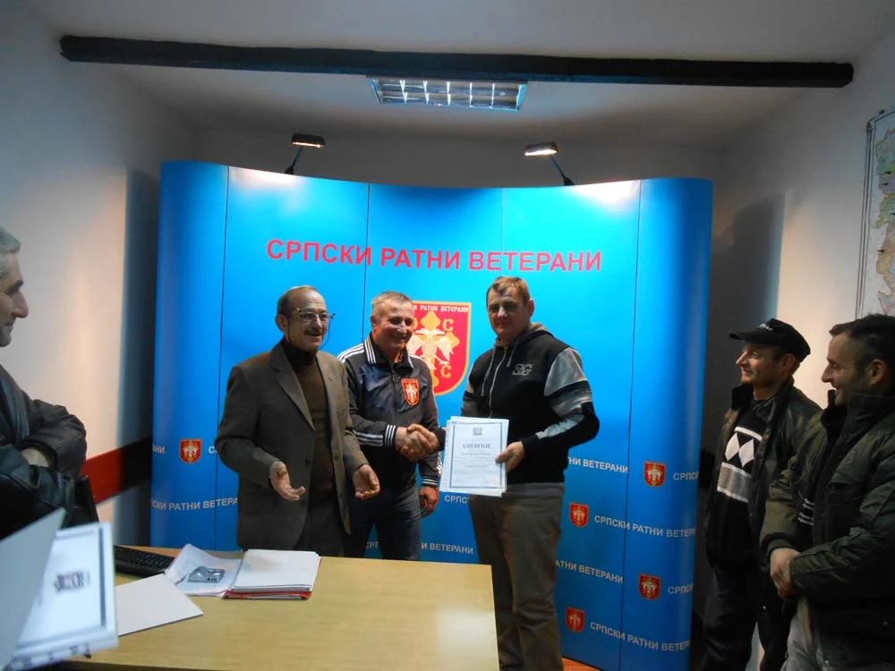 Свечано су уручена уверења и сертификати — фотографија 7