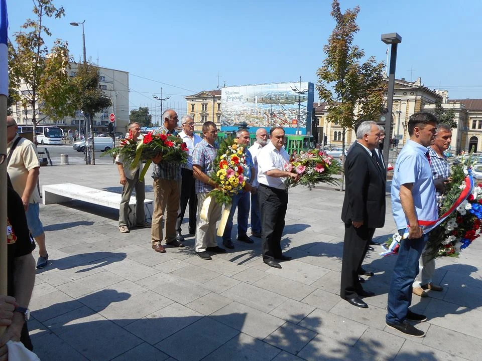 ДА СЕ НЕ ЗАБОРАВИ — фотографија 24