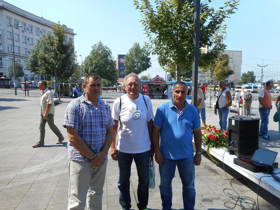 ДА СЕ НЕ ЗАБОРАВИ — фотографија 23