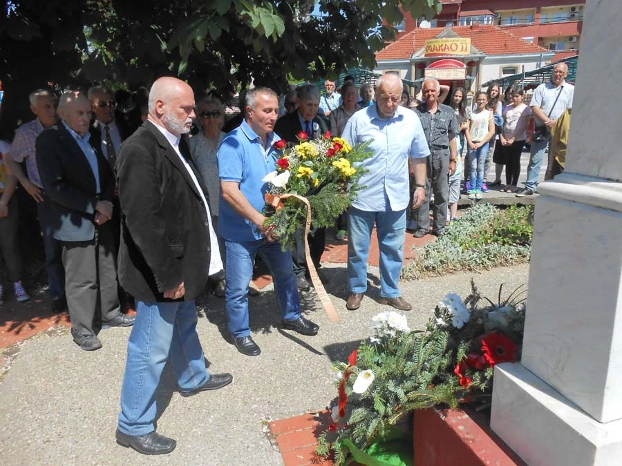 Положили смо венац на споменик палим борцима НОР-а у Кошутњаку — фотографија 5