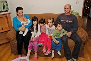 ПОСЕТА МНОГОЧЛАНОЈ ПОРОДИЦИ НЕШИЋ У СЕЛУ РАТАРИ КОД ОБРЕНОВЦА — фотографија 9