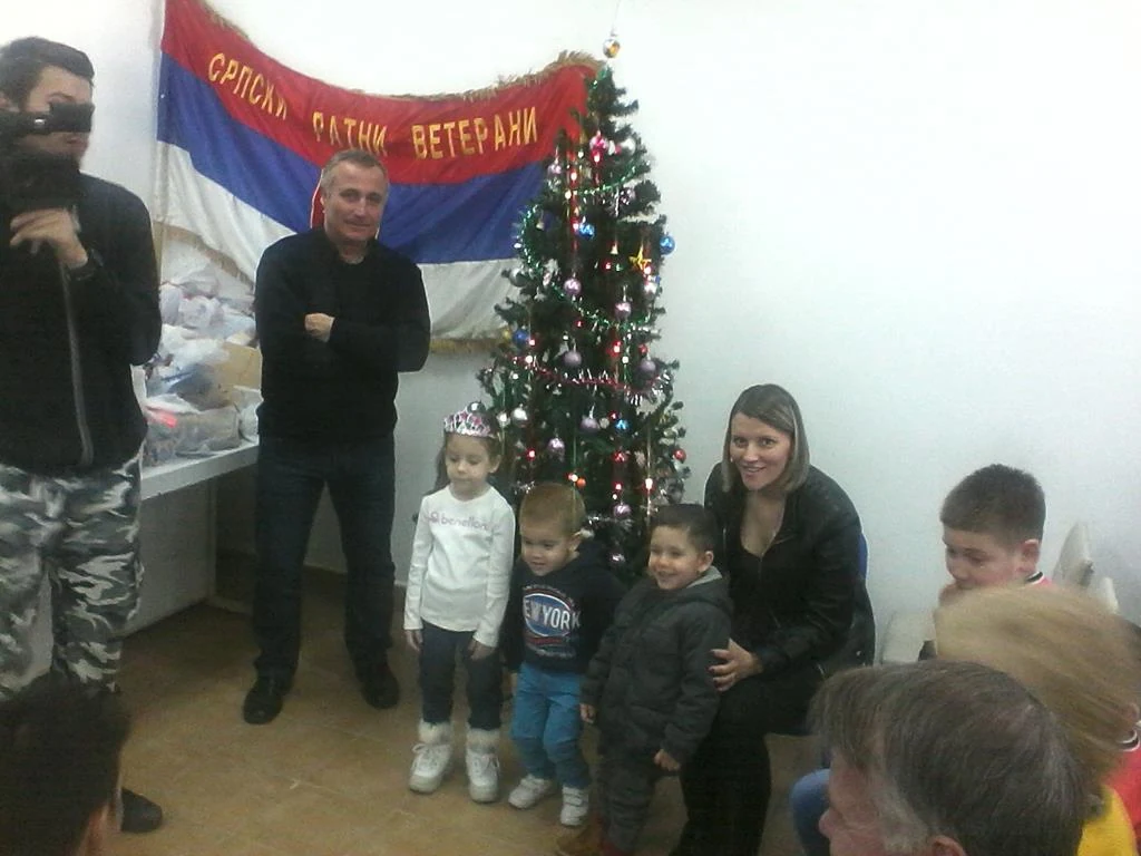 ПОДЕЛА НОВОГОДИШЊИХ ПАКЕТИЋА У СРЕМСКОЈ МИТРОВИЦИ — фотографија 23