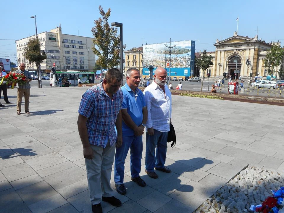 ДА СЕ НЕ ЗАБОРАВИ — фотографија 11