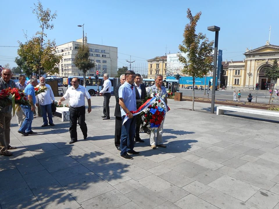 ДА СЕ НЕ ЗАБОРАВИ — фотографија 15